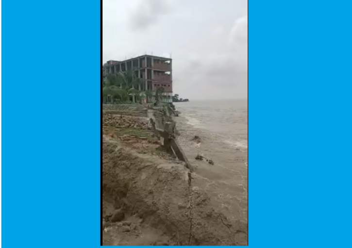 সর্বনাশা পদ্মা নদীতে বিলীন হয়ে গেলো আজিমনগর ইউনিয়ন উচ্চ বিদ্যালয় টি।